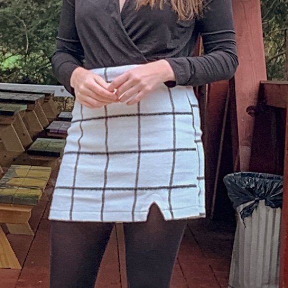 Lulu’s White Plaid Skirt - Picture 1 of 5